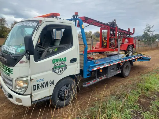 Traslado de equipo industrial en grúa Cofré